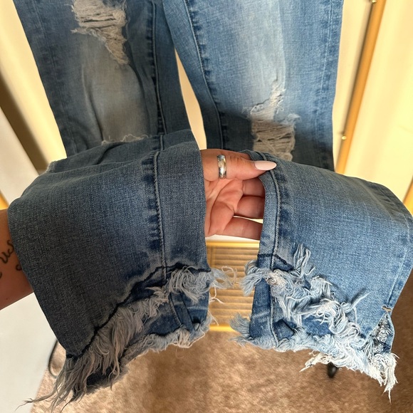 KanCan size 7/27 stretchy cute jeans with frayed ends. - Picture 5 of 5